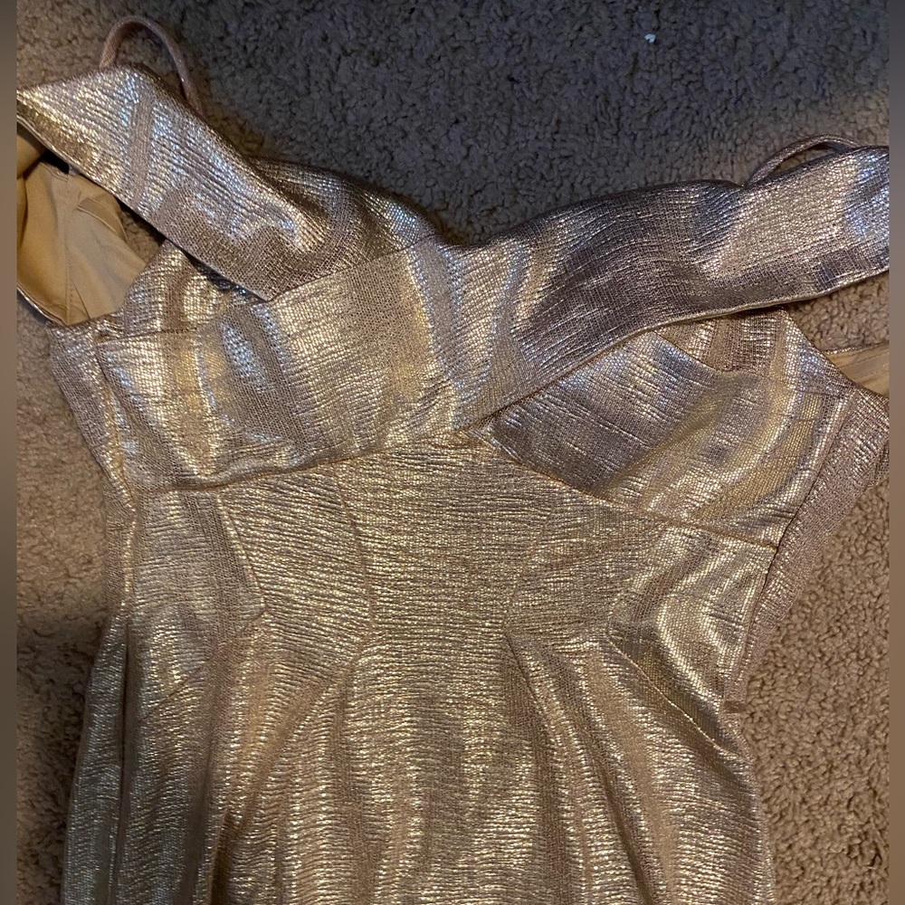 Beautiful shimmer gown - Picture 7 of 10